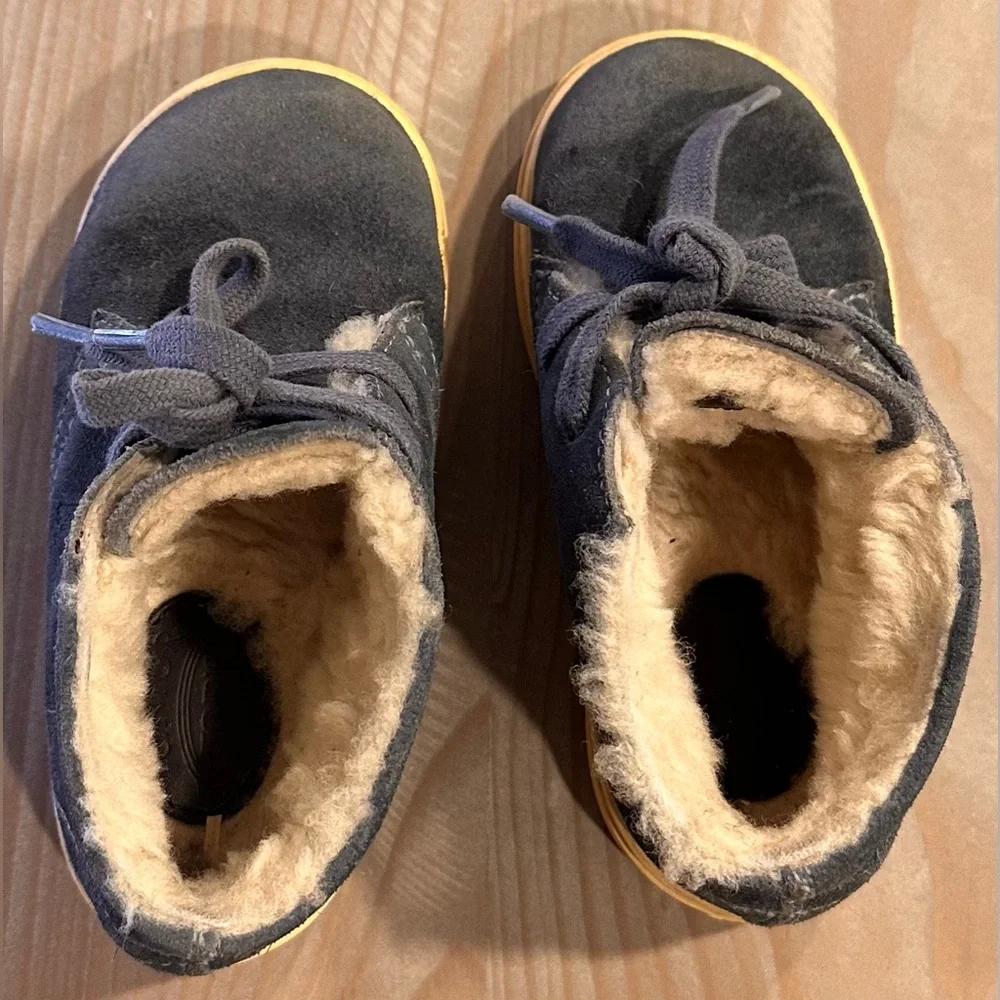 KIDS Tod’s Junior Periwinkle Blue Suede Fleece Boots - Size 7 Baby